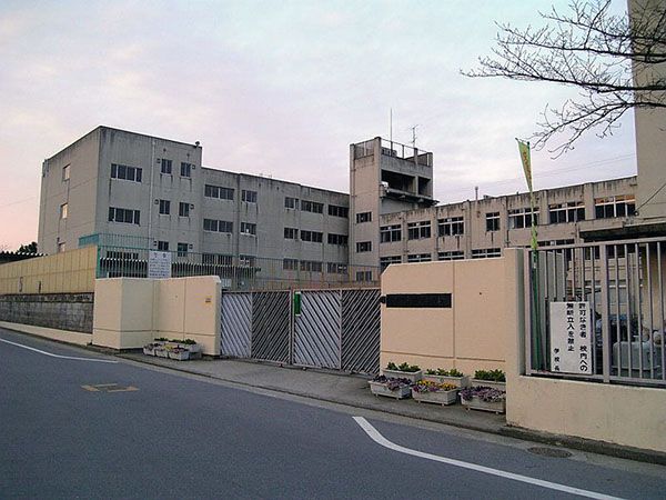 シャトーバーデンバーデン 中学校