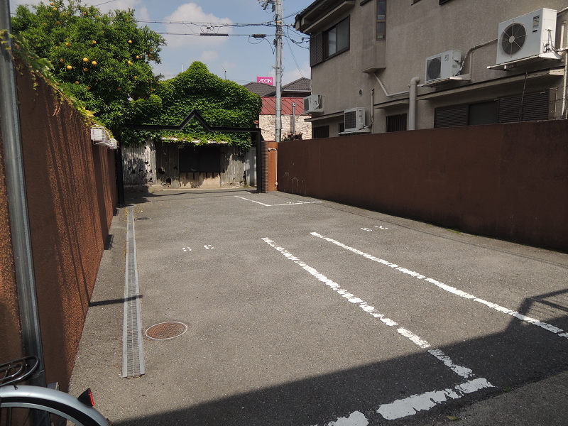 コーポ藤 駐車場