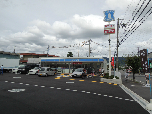 コートビレッジ コンビ二