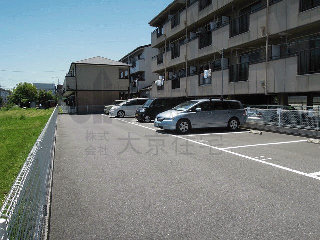 サン ルーチェ 駐車場