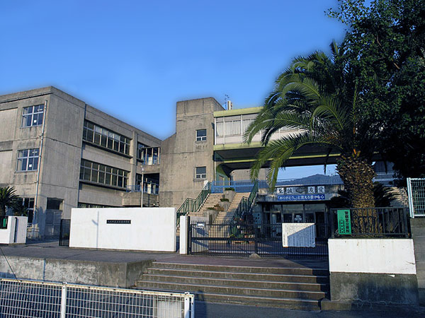 シャーメゾン山本 中学校