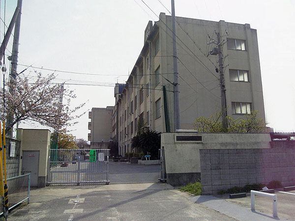 シャルマンコート種田 中学校